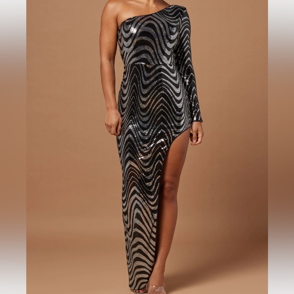 Fashion Nova Dresses & Skirts - Fashion Nova Luxe Zayla Sequin Gown - Black/Silver